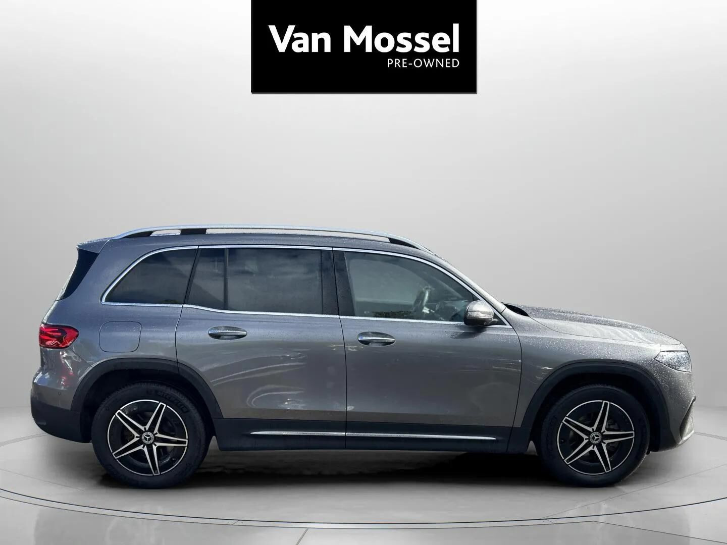 Grå Mercedes EQB 250+ fra 2025