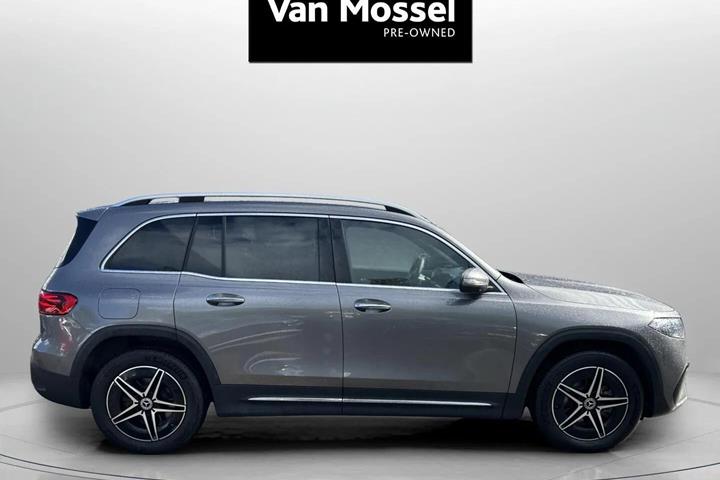 Grå Mercedes EQB 250+ fra 2025