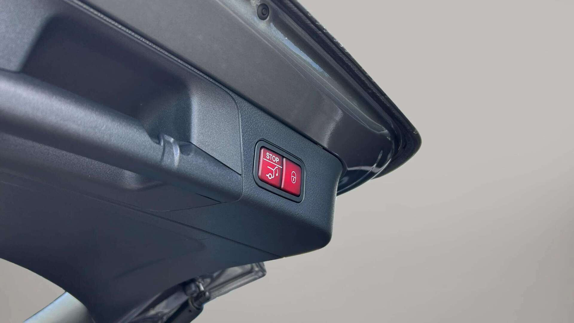 Grå Mercedes EQB 250+ fra 2025