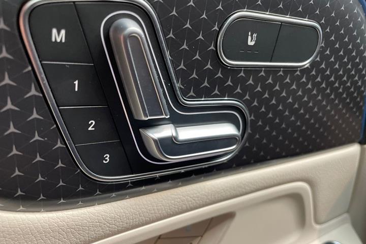 Hvid Mercedes EQA250+ fra 2025