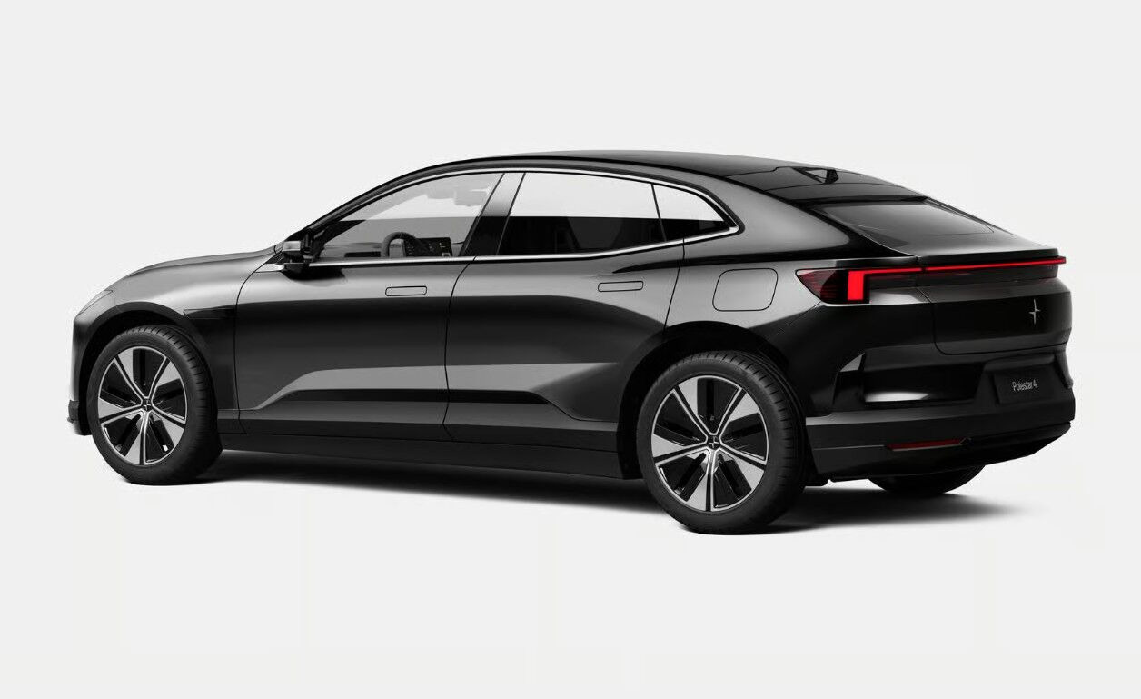 Sort Polestar 4 fra 2026