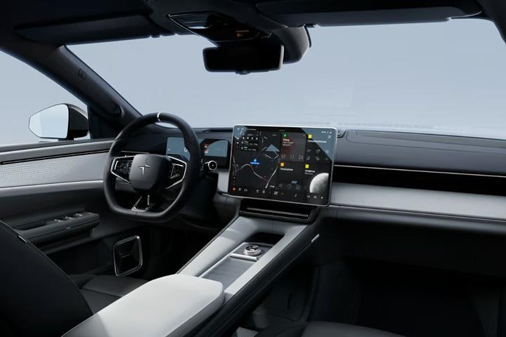 Sort Polestar 4 fra 2026