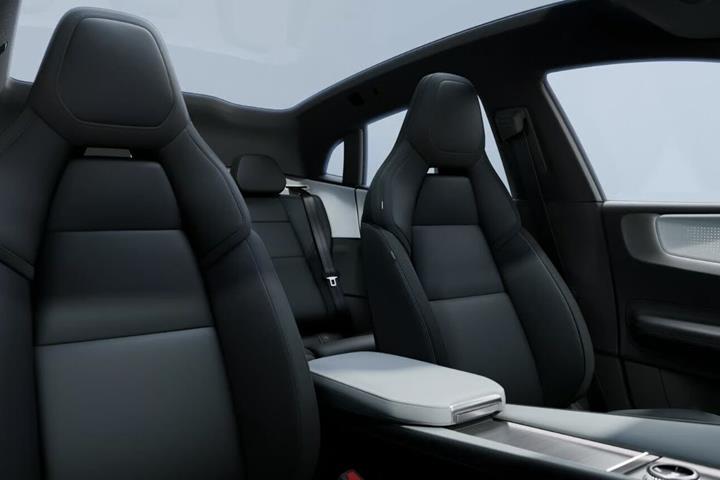 Sort Polestar 4 fra 2026