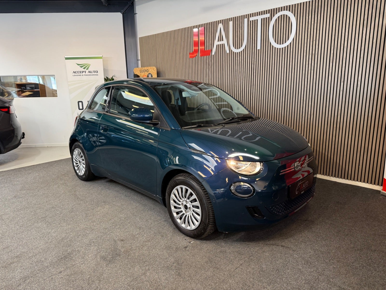 Blå Fiat 500e fra 2024