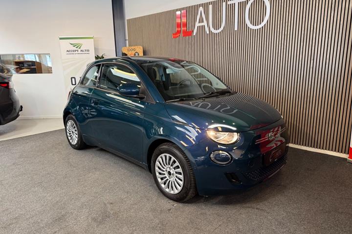 Blå Fiat 500e fra 2024