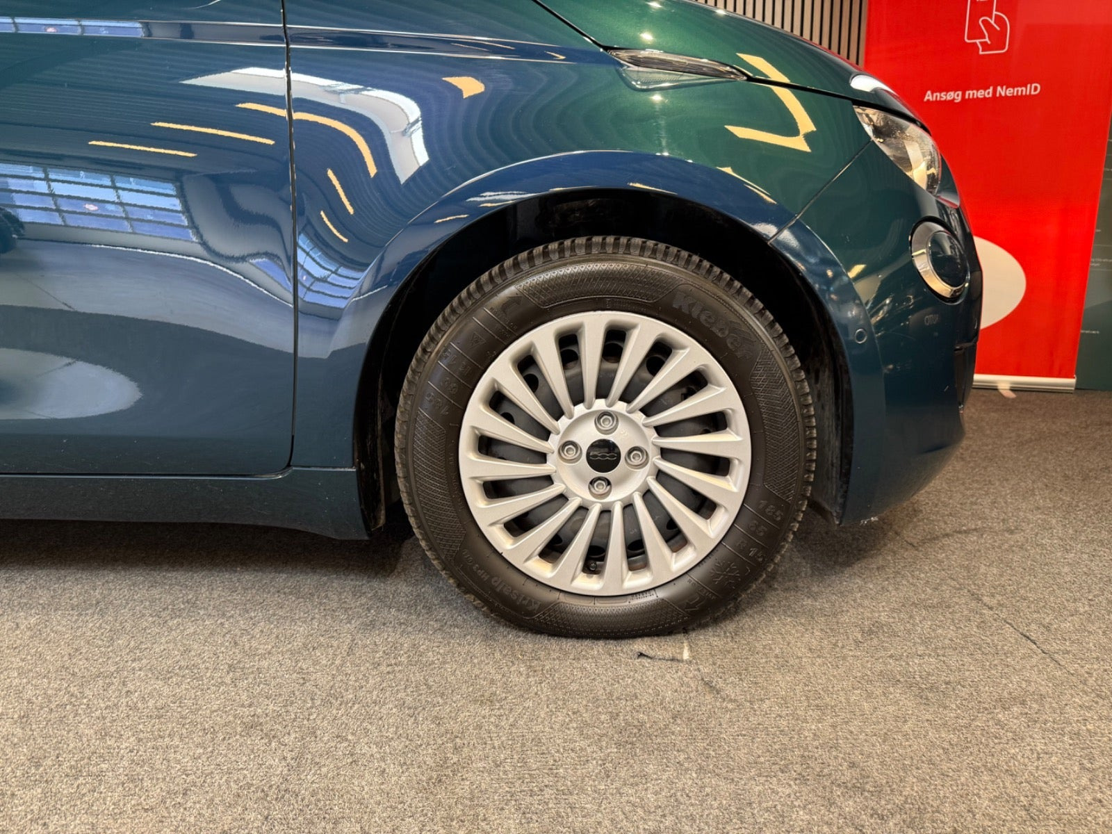 Blå Fiat 500e fra 2024