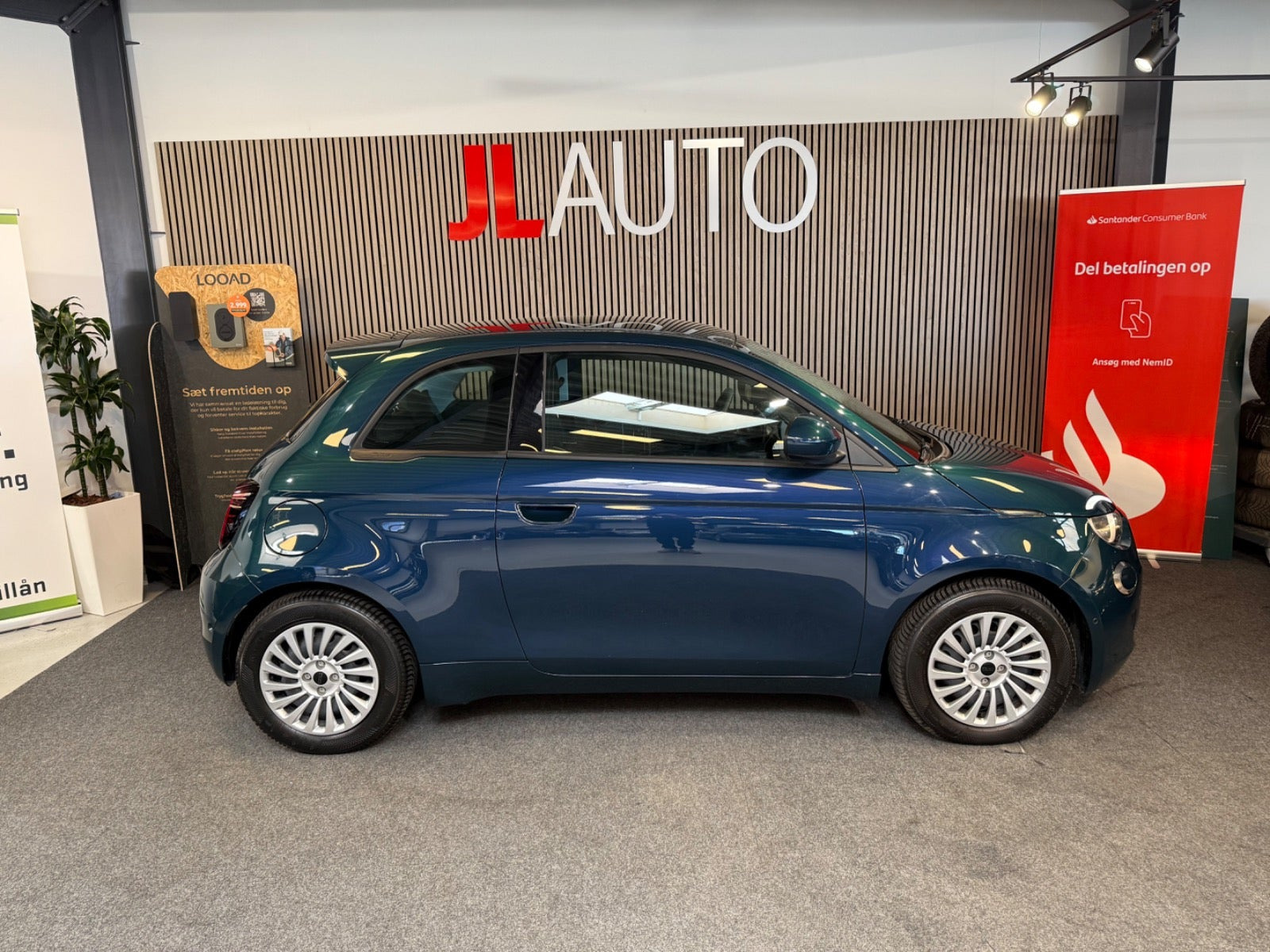 Blå Fiat 500e fra 2024