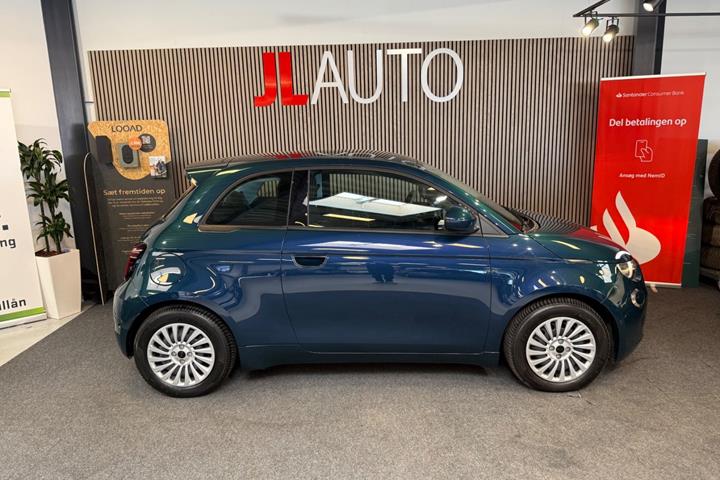 Blå Fiat 500e fra 2024