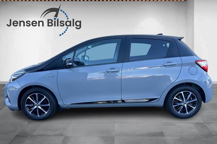 Sort Toyota Yaris fra 2020