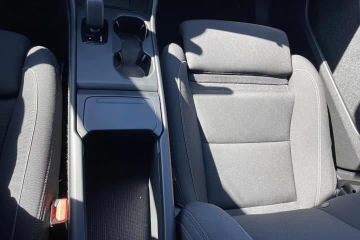 Sølv Volvo EX40 fra 2025