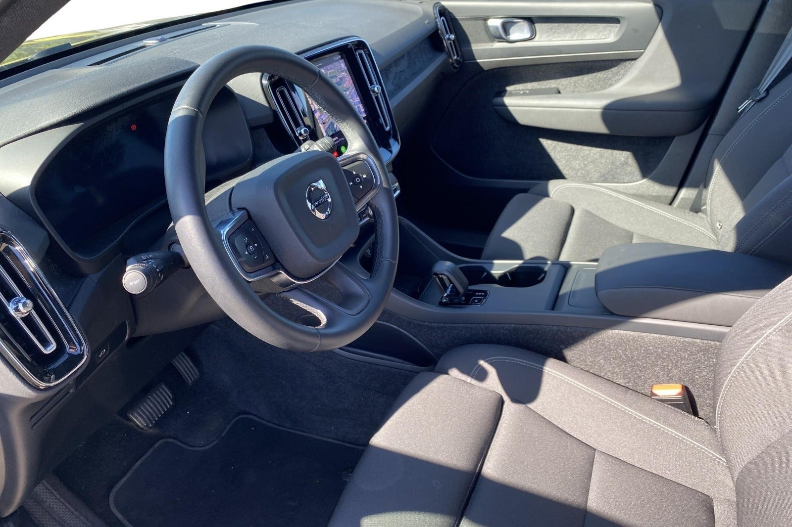 Sort Volvo EX40 fra 2025