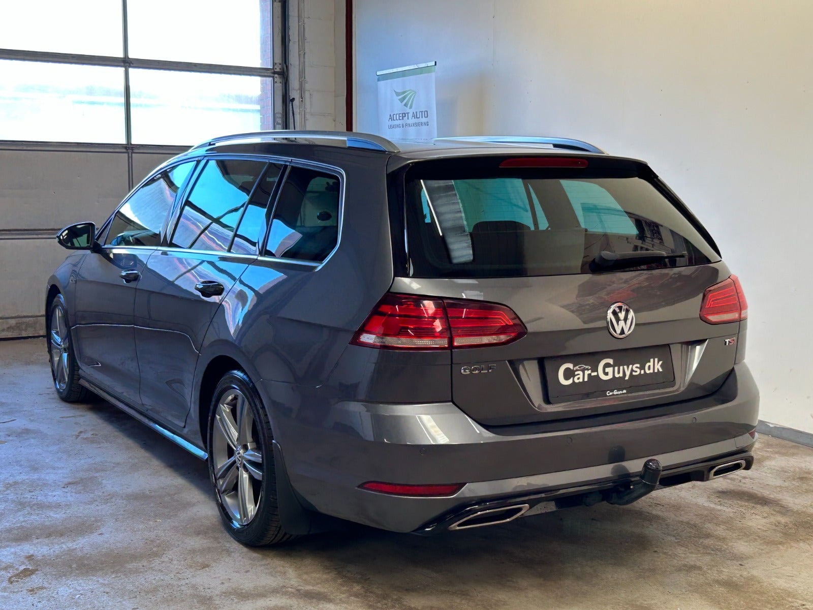 Rød VW Golf VII fra 2017