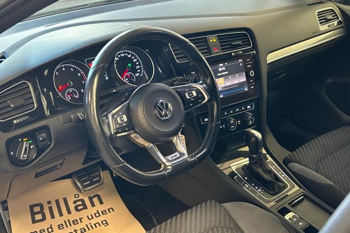 Rød VW Golf VII fra 2017