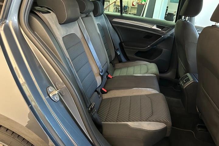 Rød VW Golf VII fra 2017