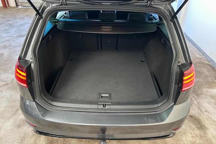 Rød VW Golf VII fra 2017