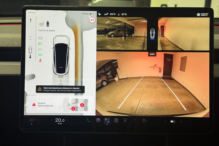Hvid Tesla Model Y fra 2025