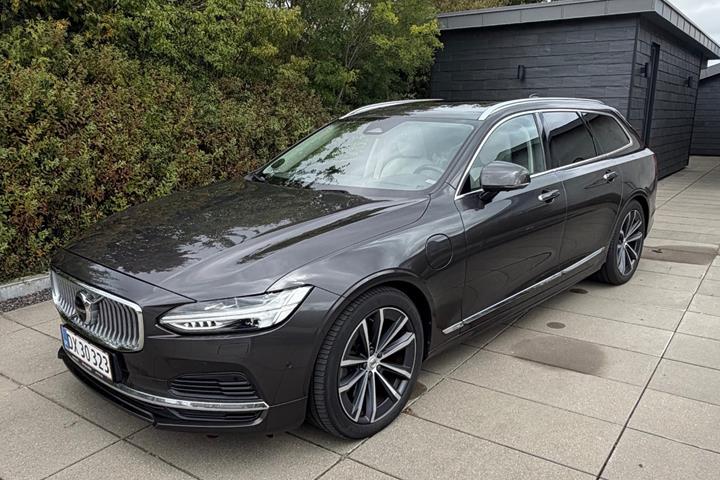 Grå Volvo V90 fra 2022