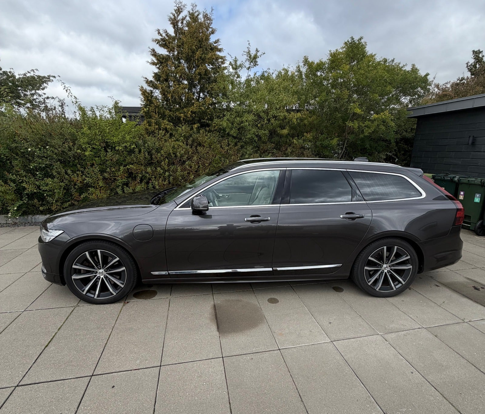 Grå Volvo V90 fra 2022