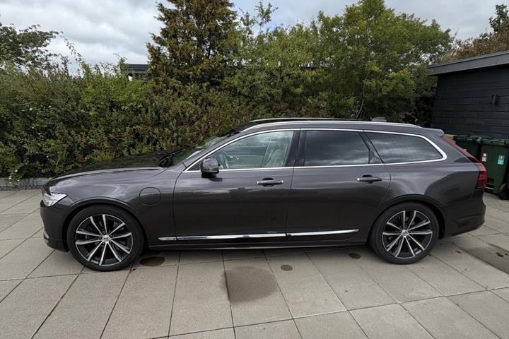 Grå Volvo V90 fra 2022