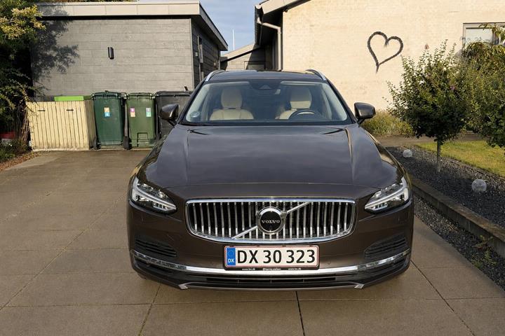 Grå Volvo V90 fra 2022