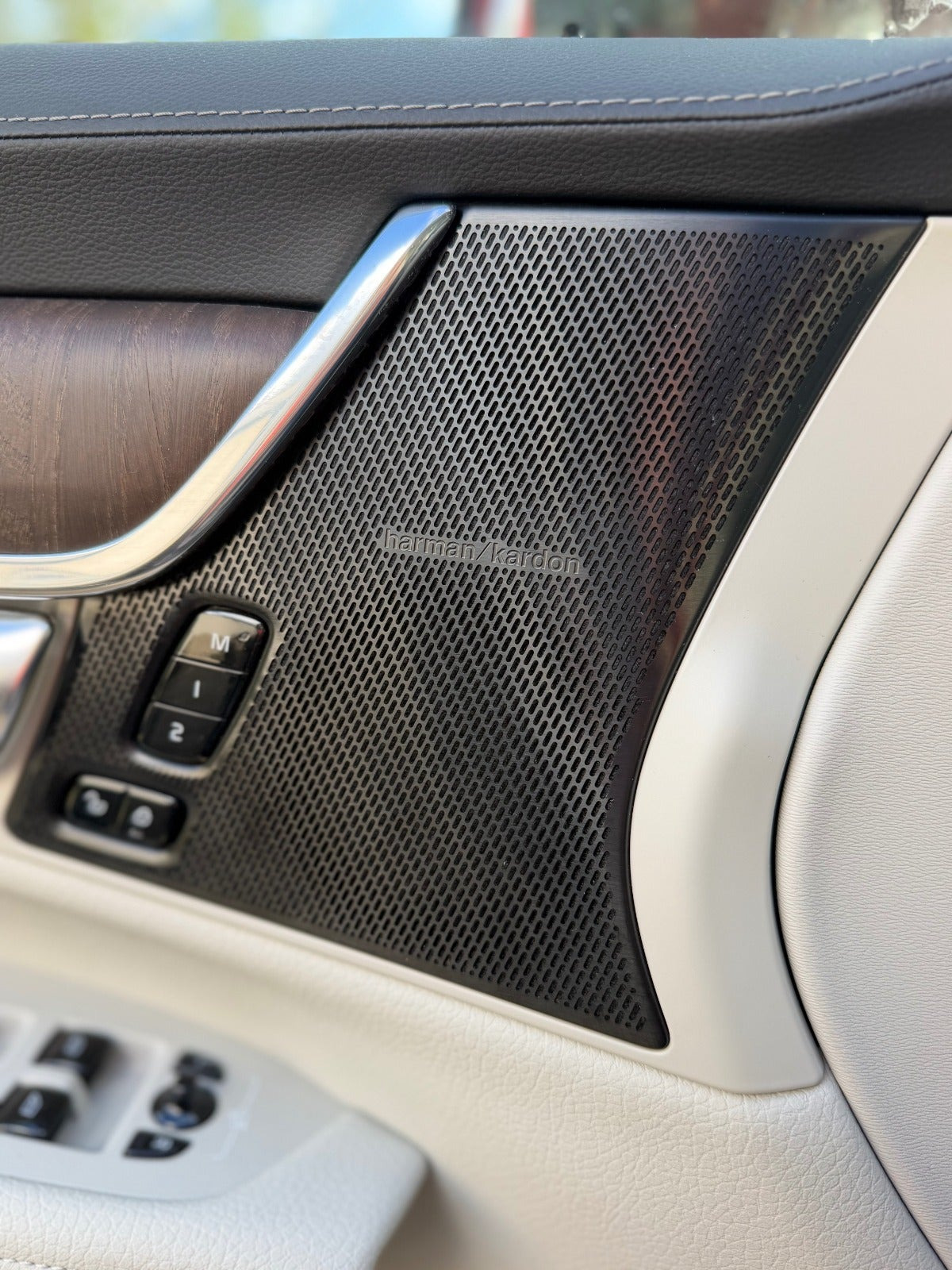 Grå Volvo V90 fra 2022