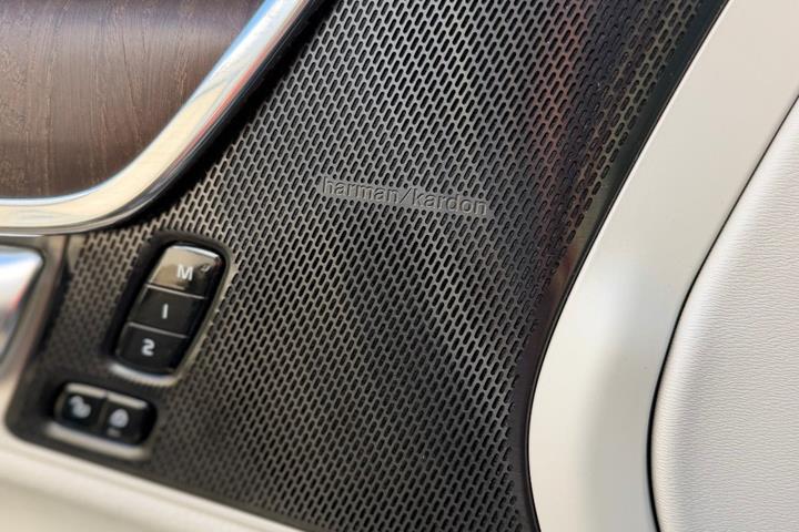 Grå Volvo V90 fra 2022