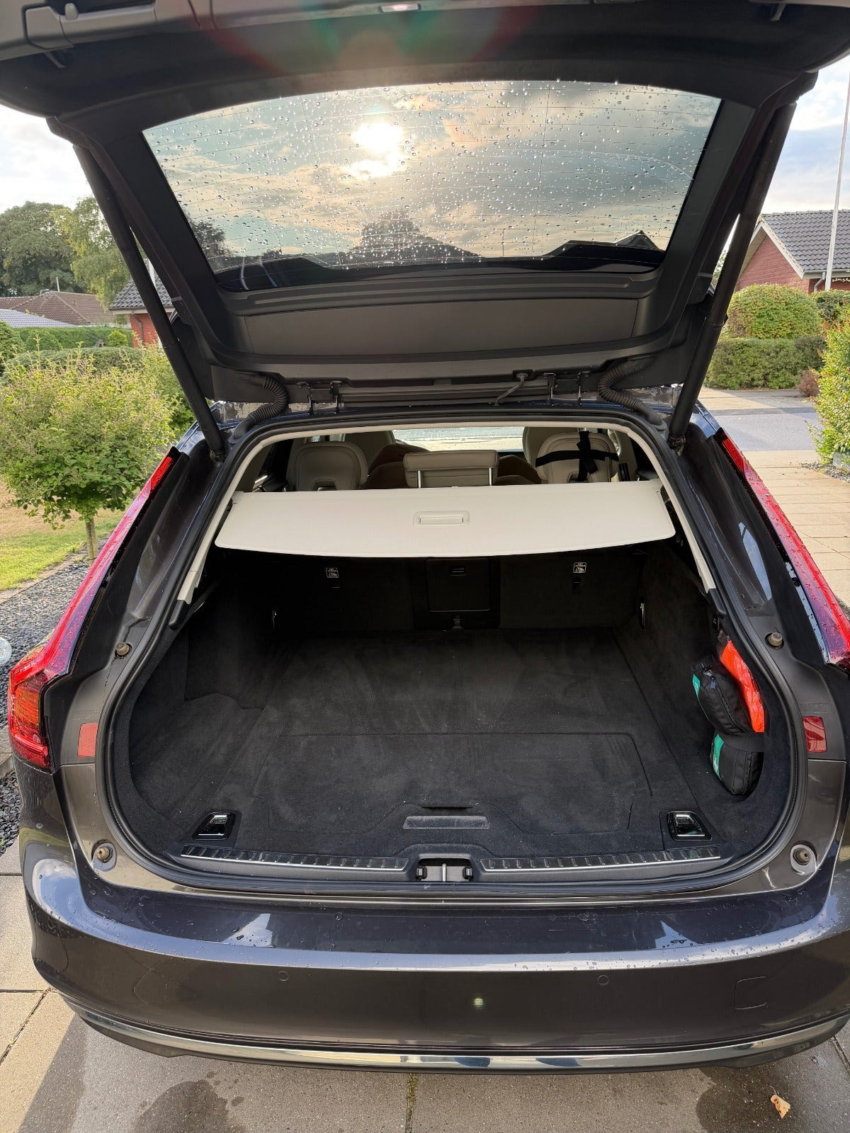 Grå Volvo V90 fra 2022