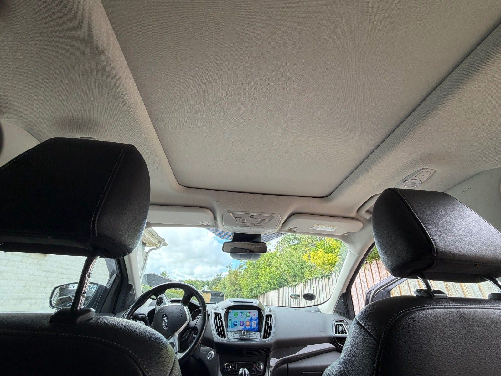 Grå Ford Kuga fra 2016