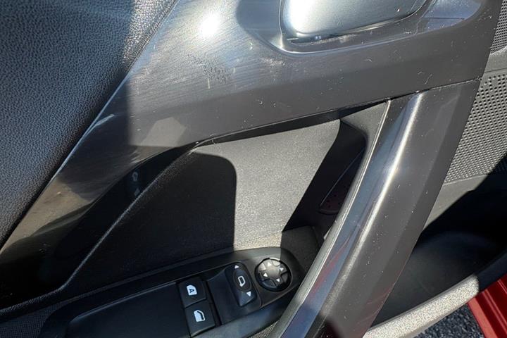 undefined Peugeot 208 fra 2016