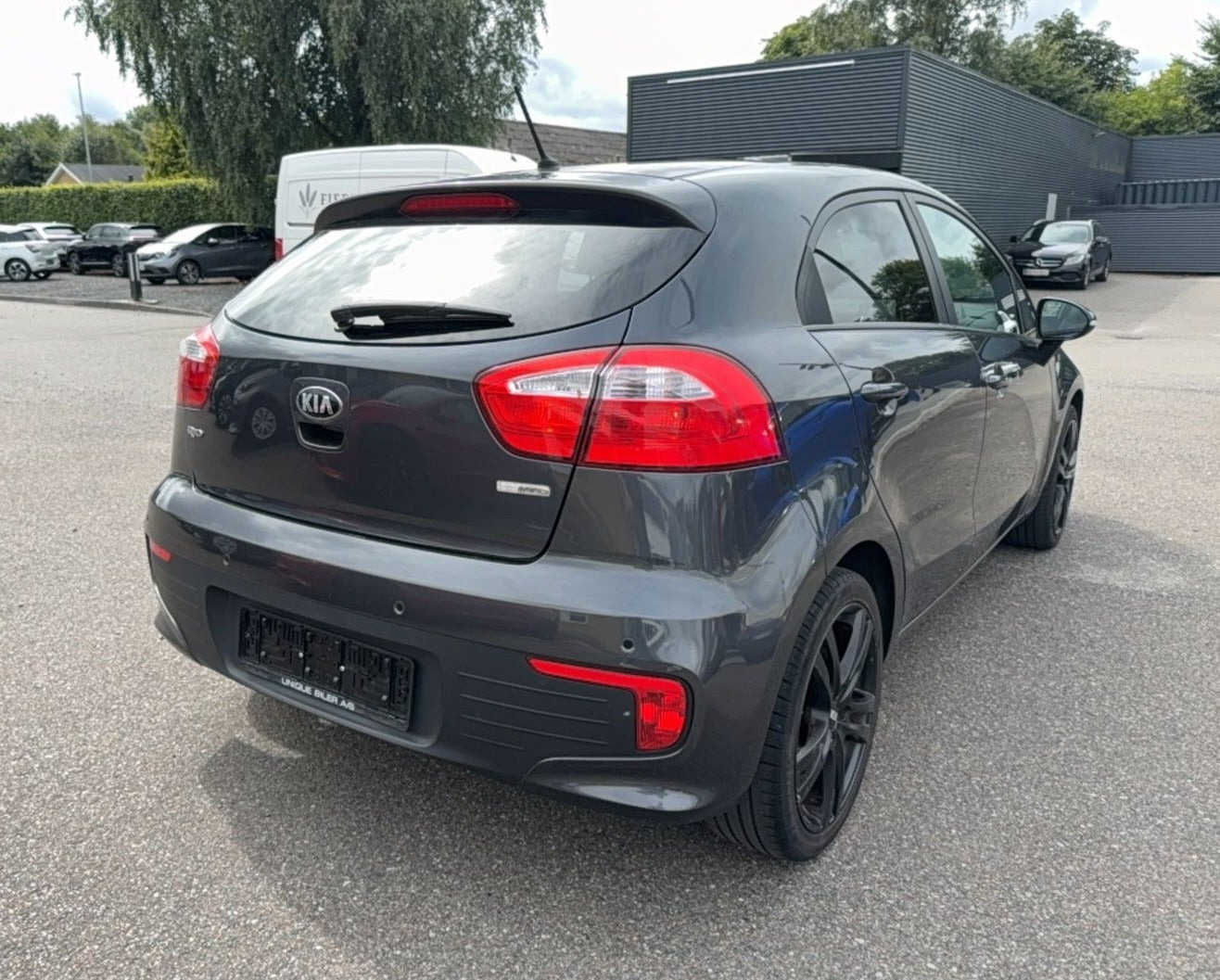 Grå Kia Rio fra 2015