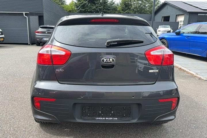 Grå Kia Rio fra 2015