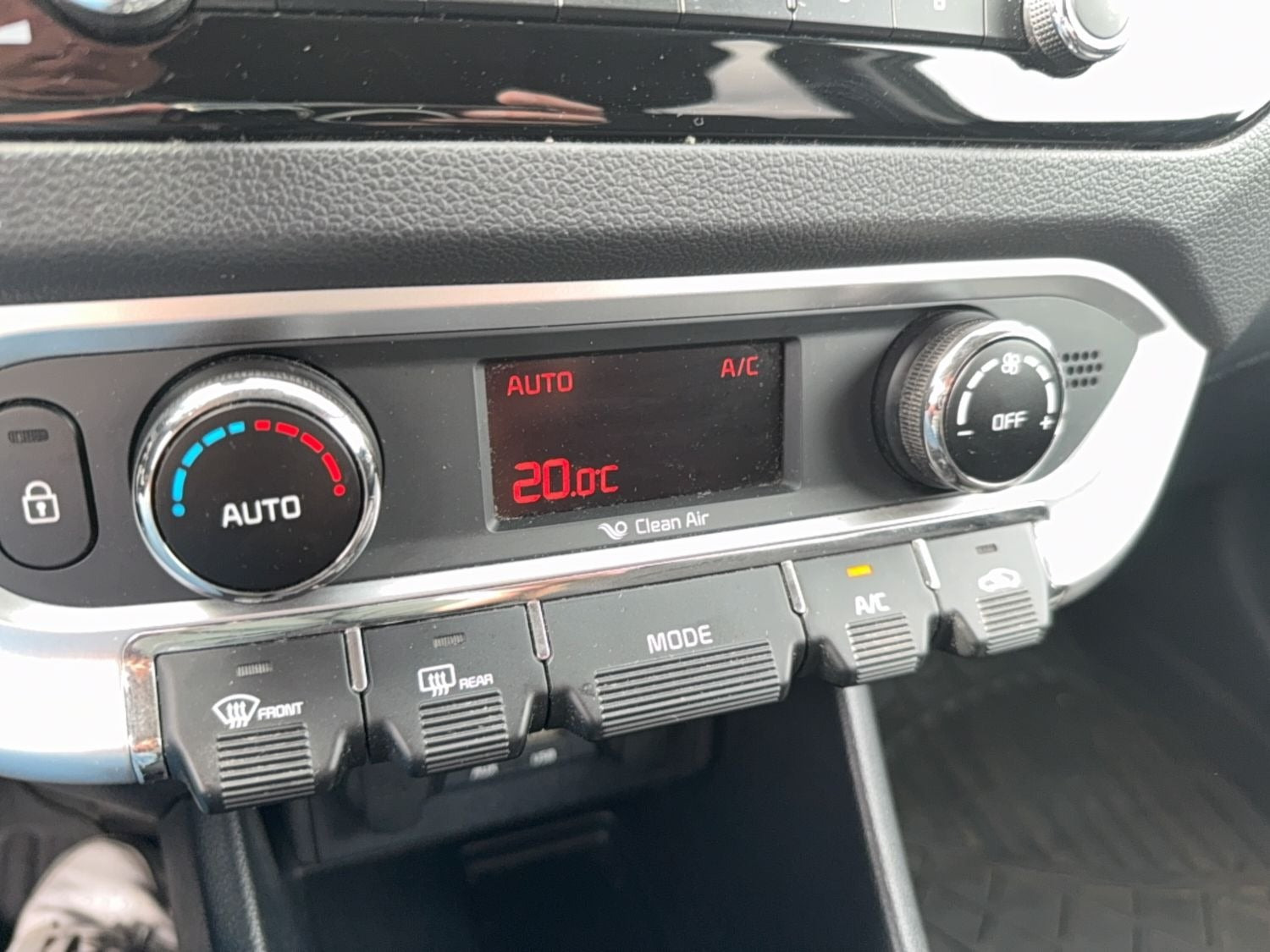 Grå Kia Rio fra 2015