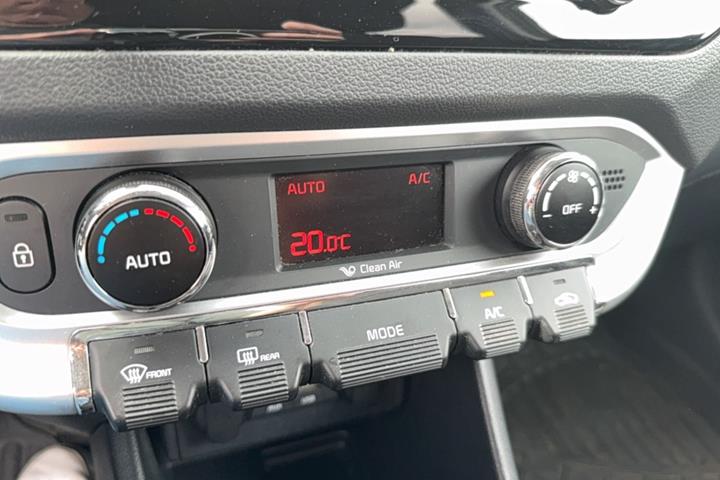 Grå Kia Rio fra 2015