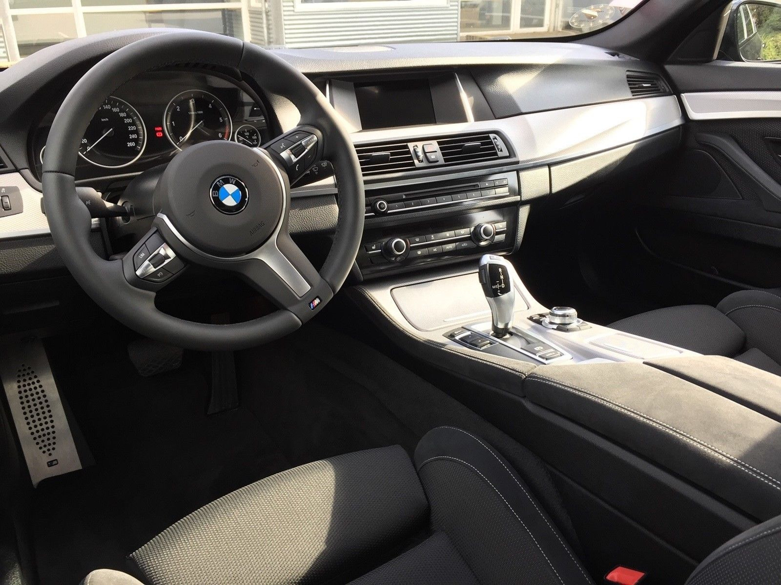 Sort BMW 5-Serie fra 2013