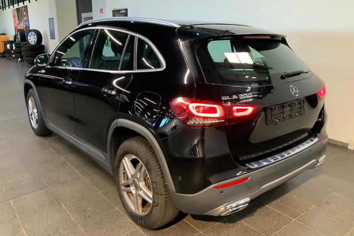 Sort Mercedes GLA200 fra 2021