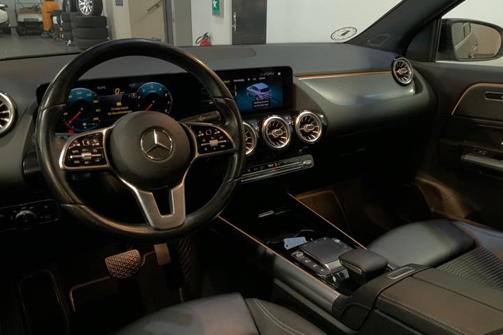Sort Mercedes GLA200 fra 2021