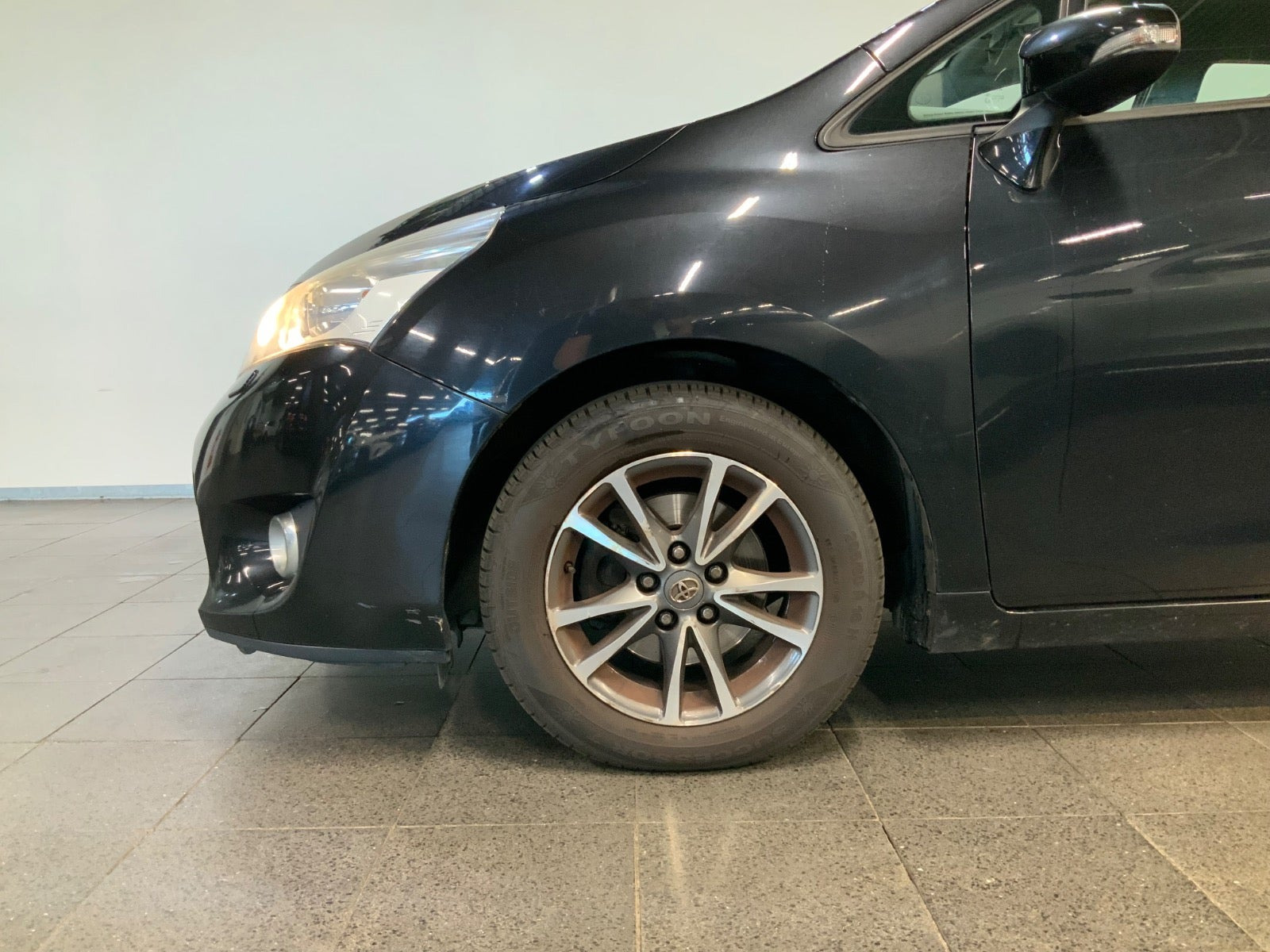 Sort Toyota Verso fra 2014