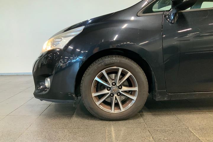 Sort Toyota Verso fra 2014