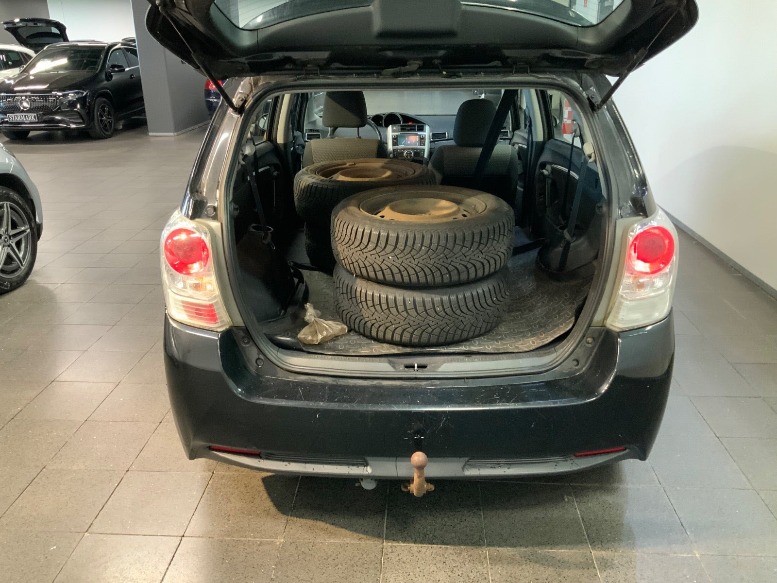 Sort Toyota Verso fra 2014