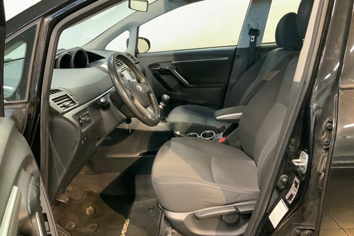 Sort Toyota Verso fra 2014