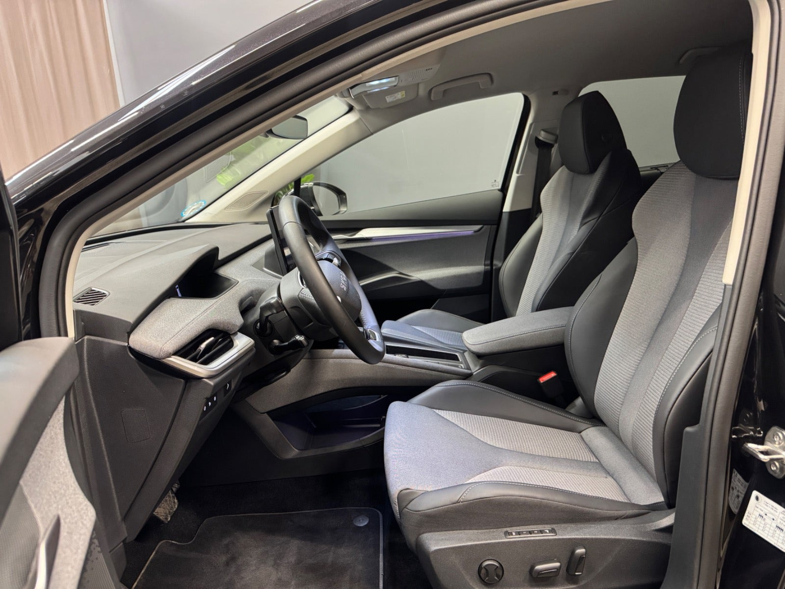 Sort Skoda Enyaq fra 2026