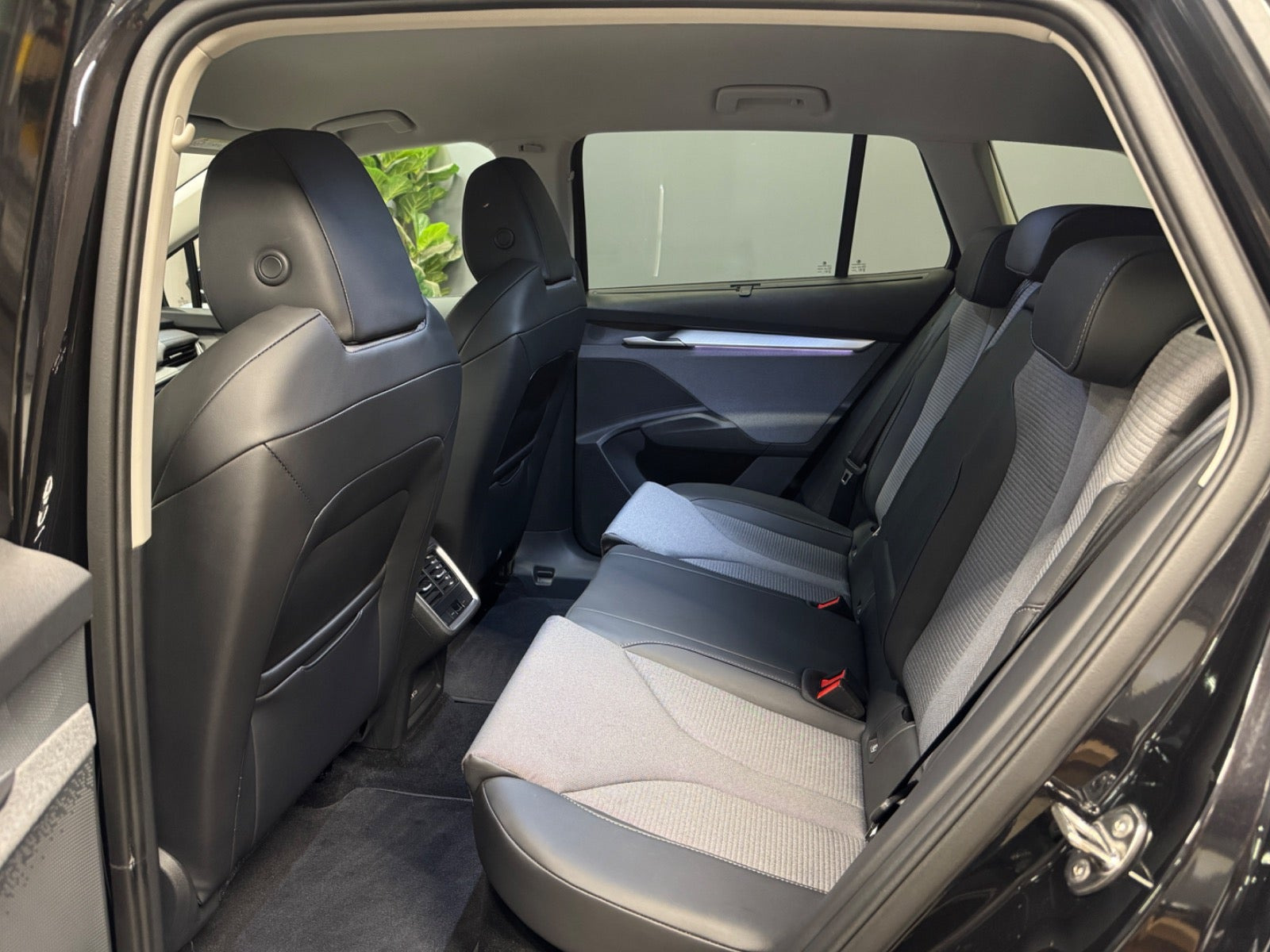 Sort Skoda Enyaq fra 2026