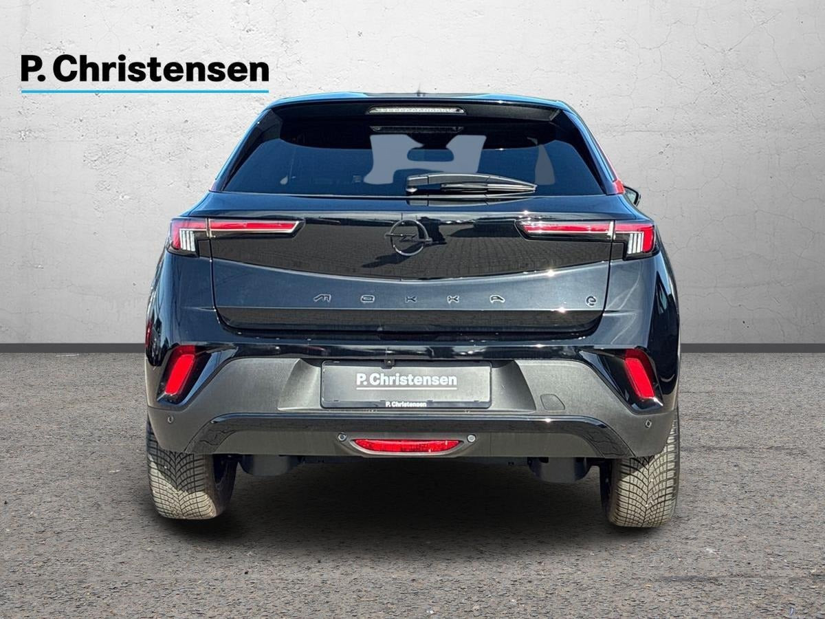 Sort Opel Mokka-e fra 2023