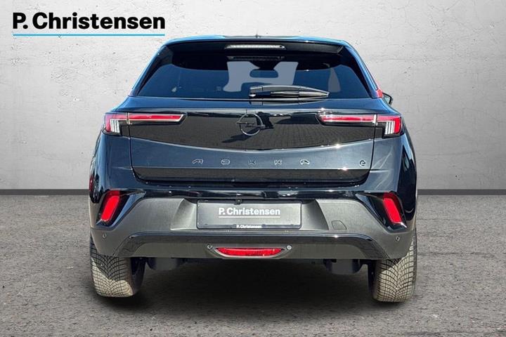 Sort Opel Mokka-e fra 2023