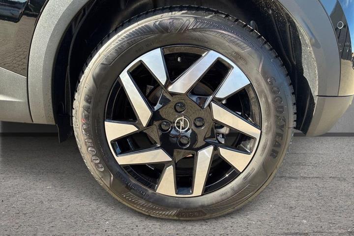 Sort Opel Mokka-e fra 2023