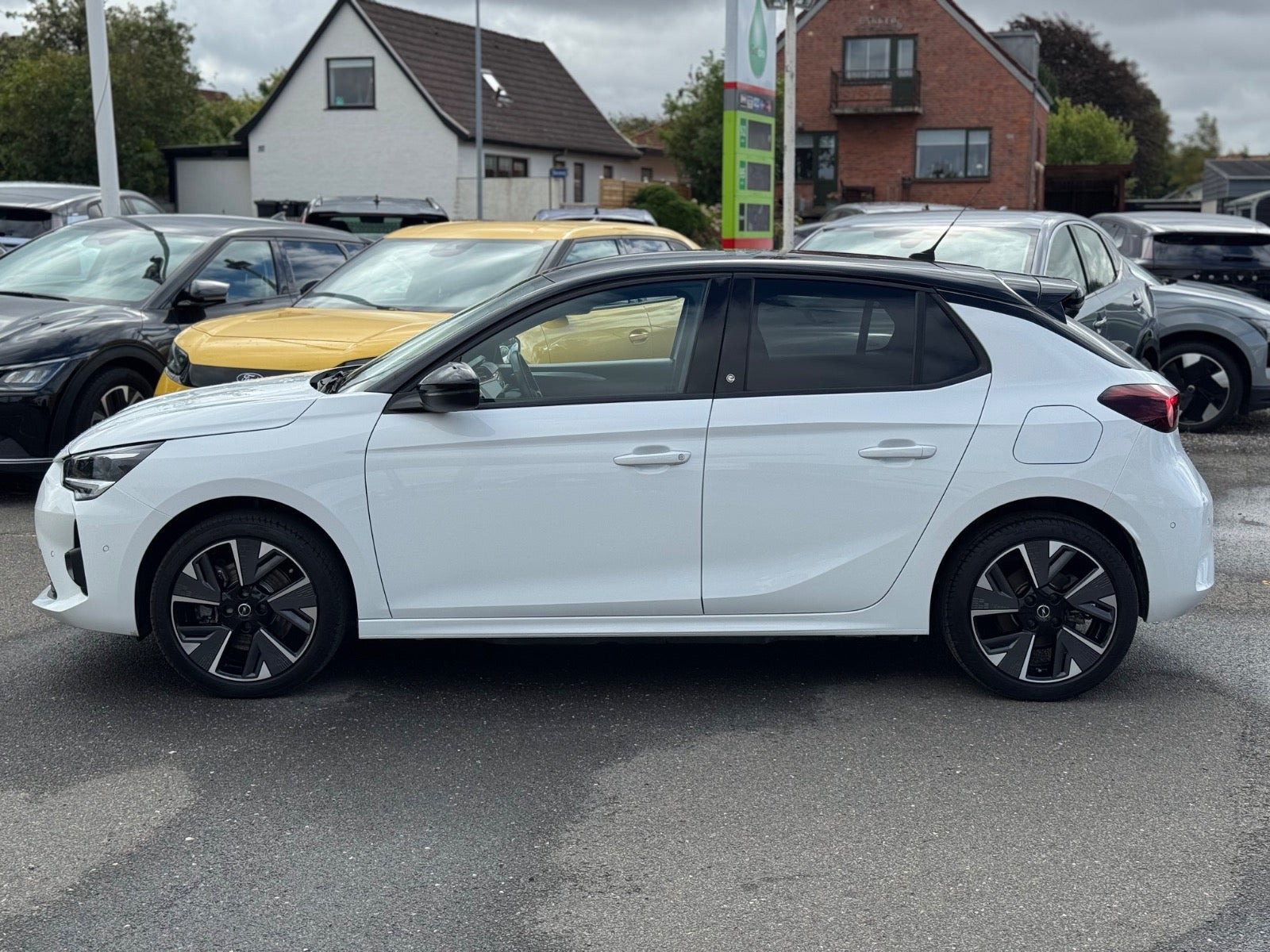 Hvid Opel Corsa-e fra 2023