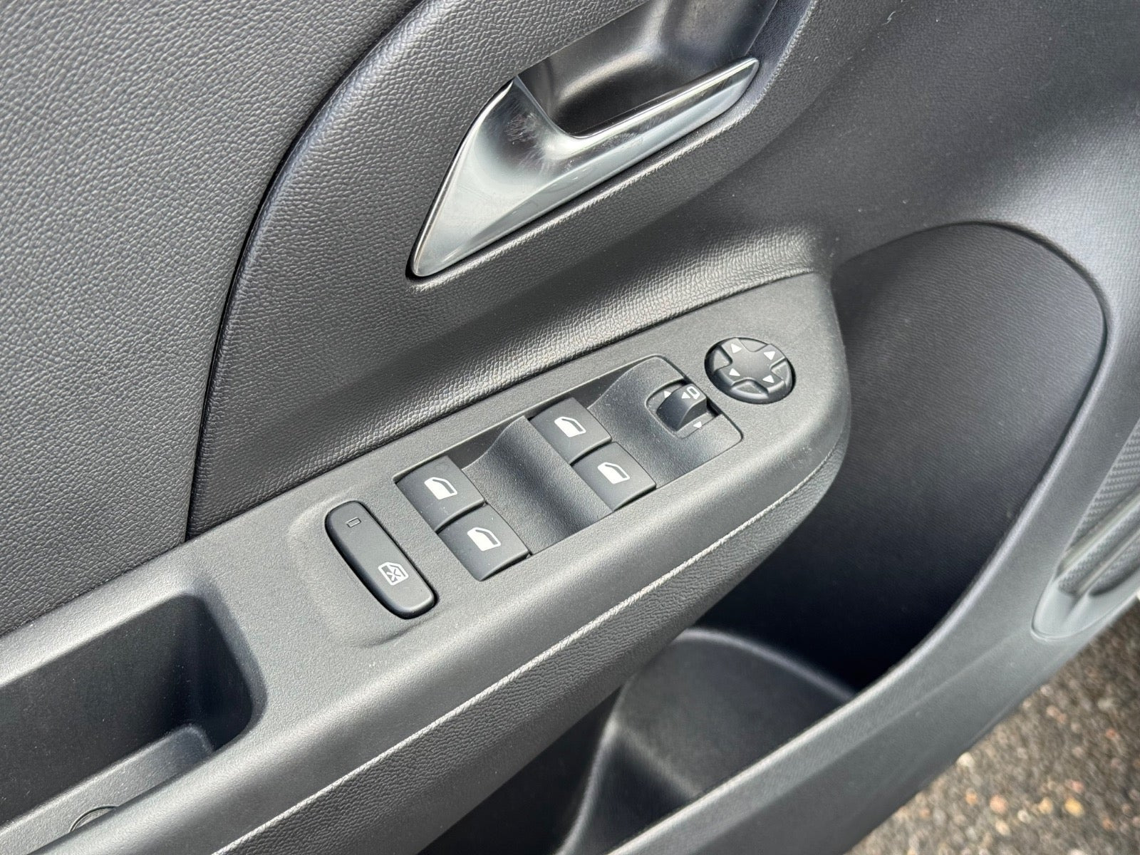 Hvid Opel Corsa-e fra 2023