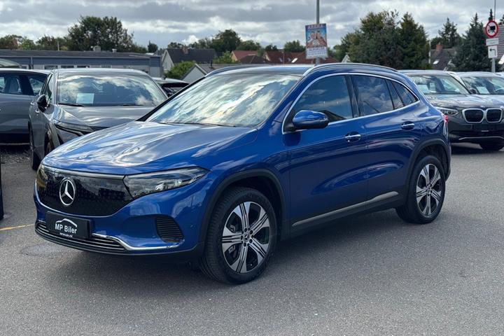 Blå Mercedes EQA250+ fra 2024