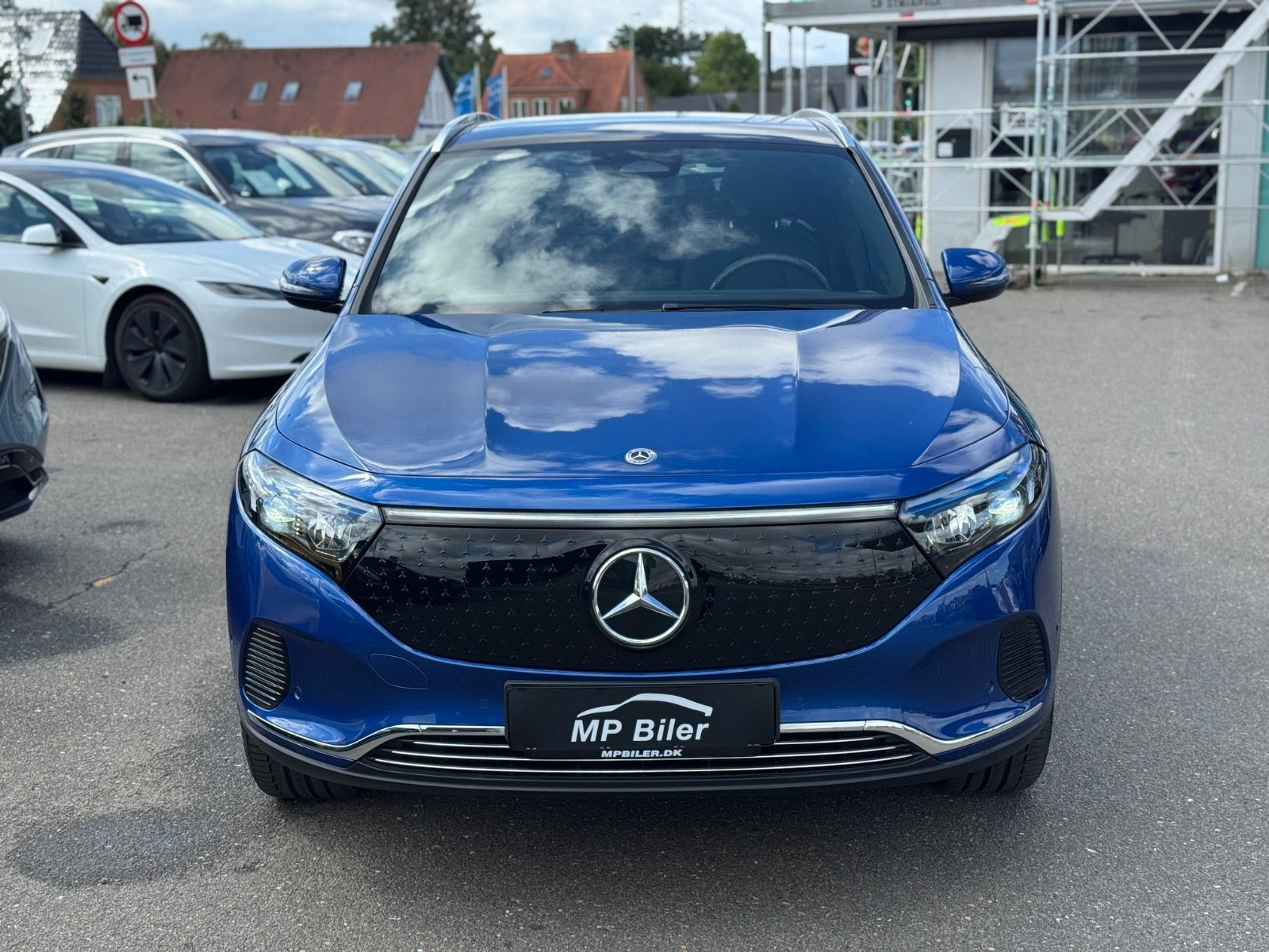 Blå Mercedes EQA250+ fra 2024