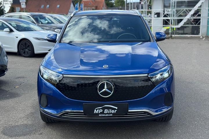 Blå Mercedes EQA250+ fra 2024